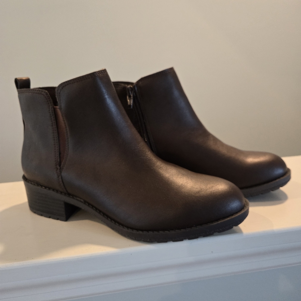 STYLE & CO Brown Ankle Boots Lug Sole Comfort Insole Size 6M NEW